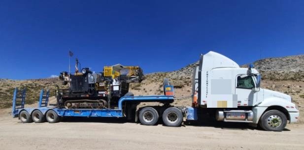 Cama baja con equipo minero