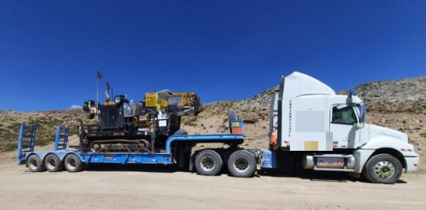 Cama baja con equipo minero